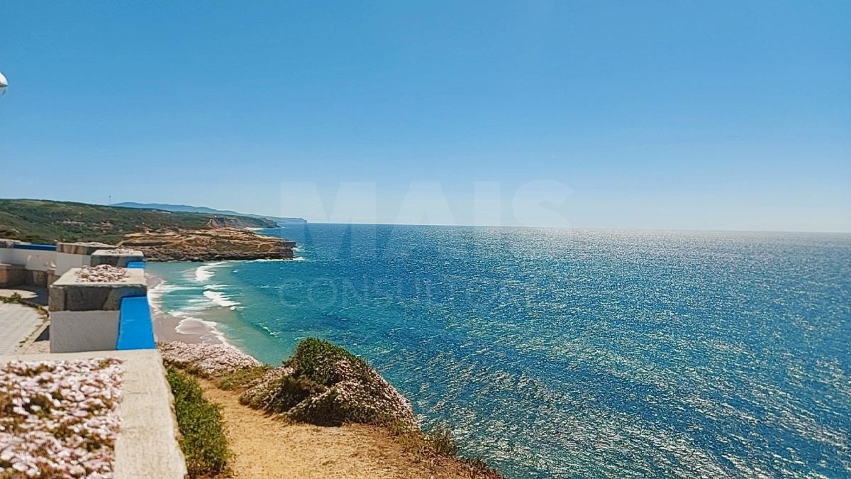 3-bedr. apartment with sea view in Ericeira to renovate